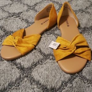 Yellow flat sandals size 9